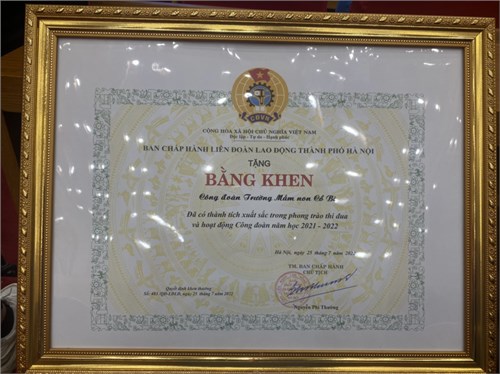 Trường MN Cổ Bi vinh  dự được nhận Bằng Khen của BCH Liên đoàn lao động Thành phố Hà Nội